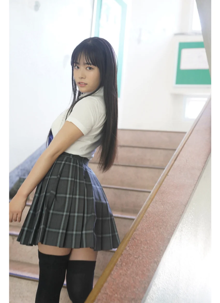 東雲うみ×「恥じらう君が見たいんだ」コラボグラビア グラビアちゃんはバズりたい 1 ヤンマガデジタル写真集 試し読み 3