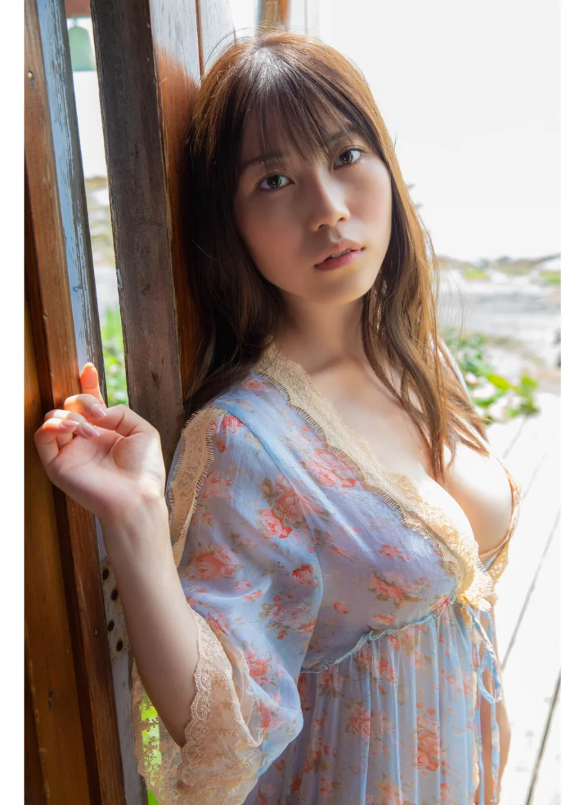伊織いお グラビアちゃんはバズリたい 3 ヤンマガデジタル写真集 試し読み 3