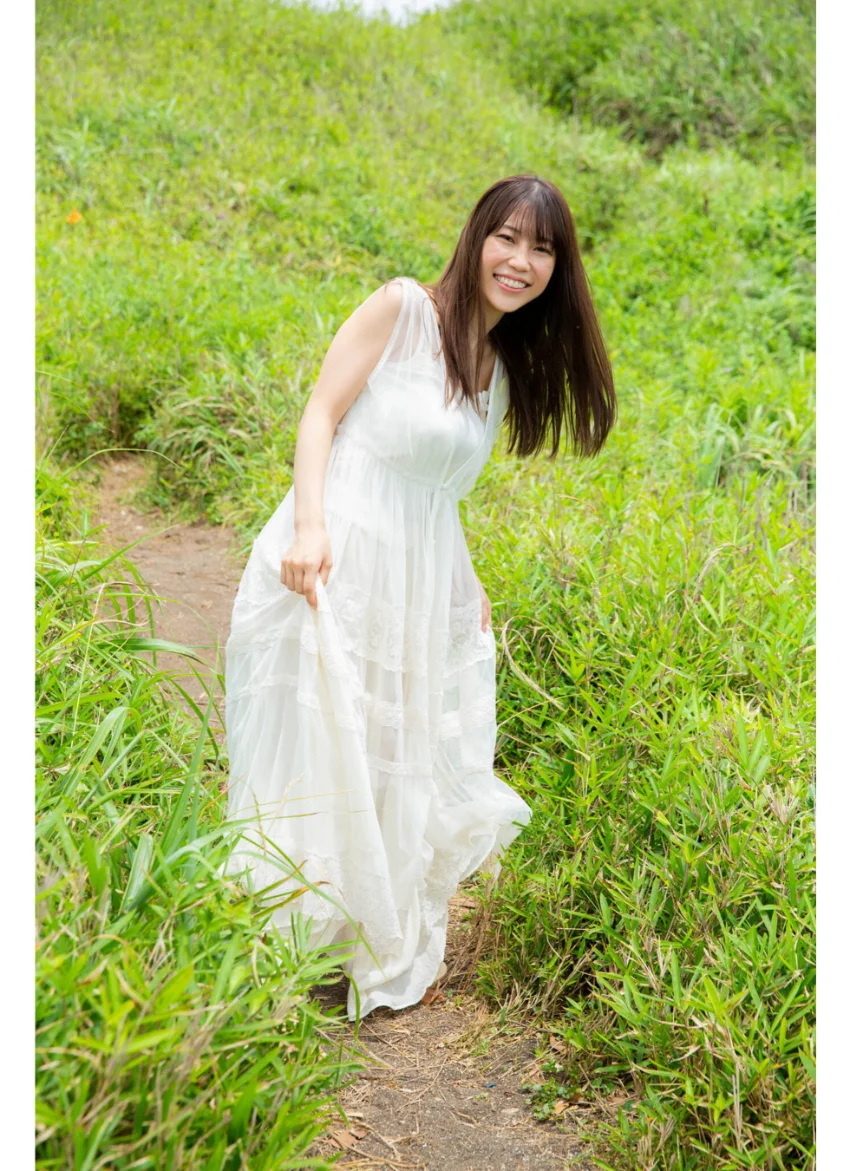 伊織いお グラビアちゃんはバズリたい 2 ヤンマガデジタル写真集 試し読み 3