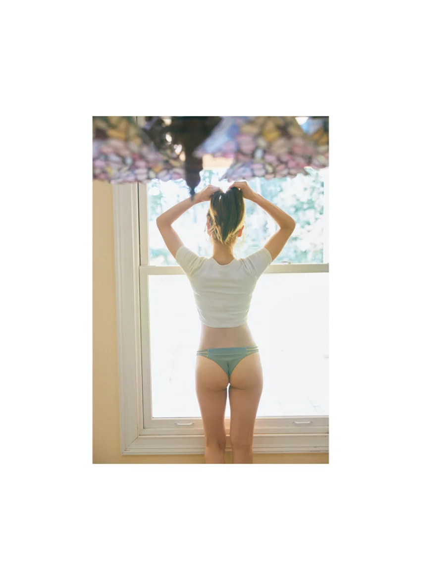 鈴木奈々 1st写真集 Vivace 試し読み 3