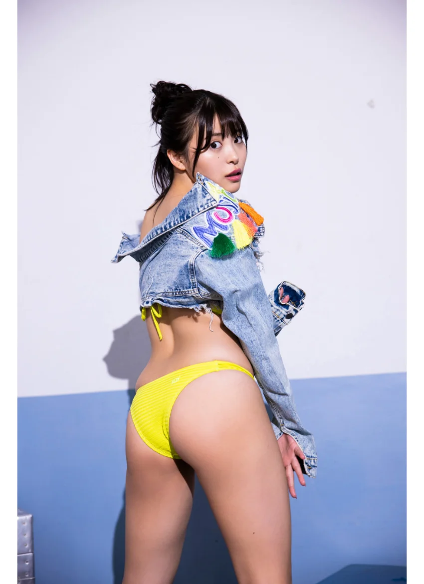 竹内花が水着でダンス ヤンマガデジタル写真集 試し読み 3