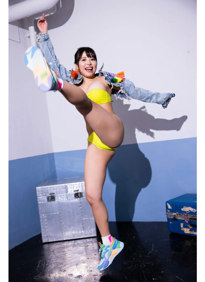 竹内花が水着でダンス ヤンマガデジタル写真集 試し読み 5