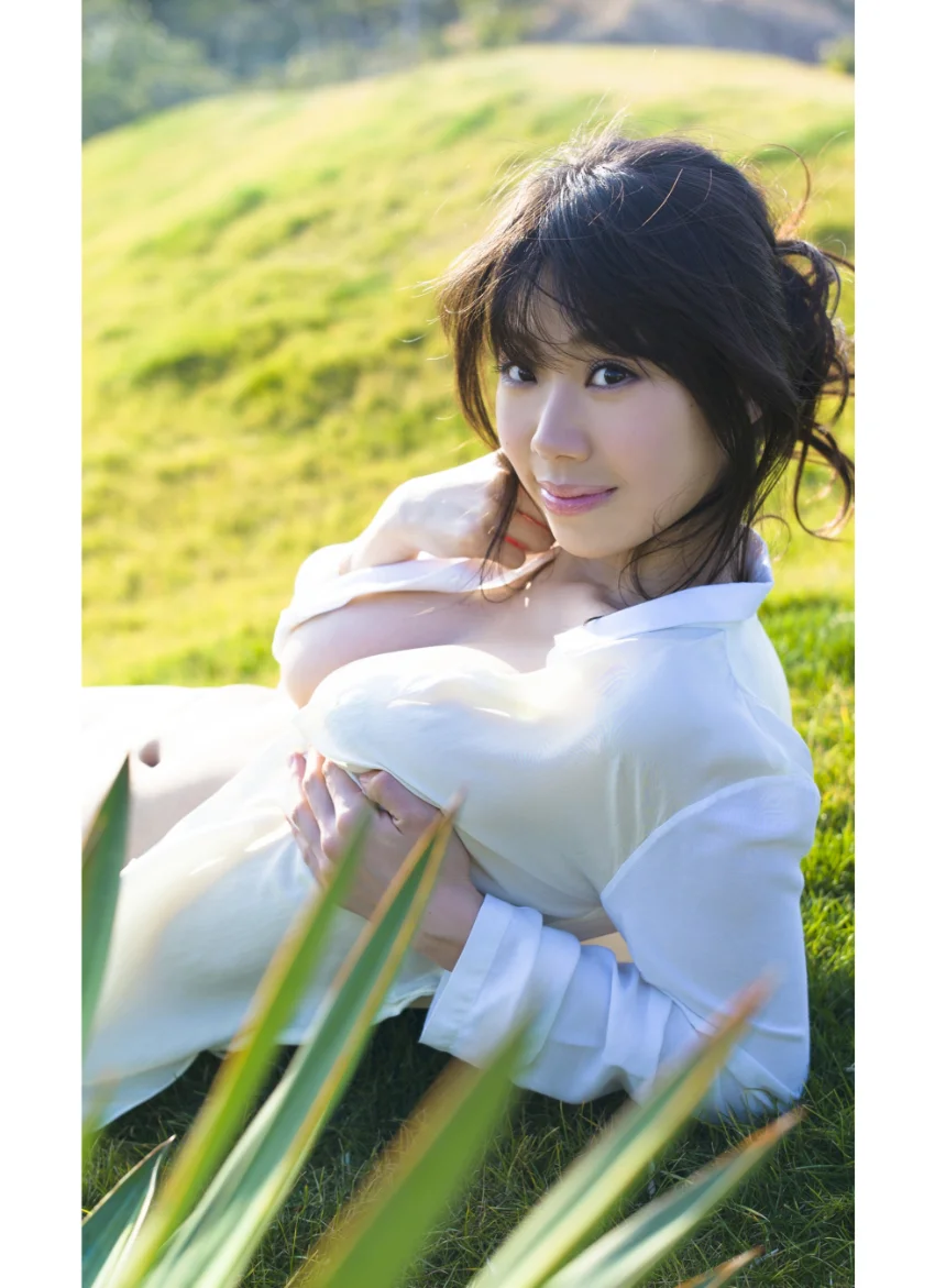 ＜デジタル週プレ写真集＞ 鈴木ふみ奈「海辺、揺れる、こぼれる。」 試し読み 4