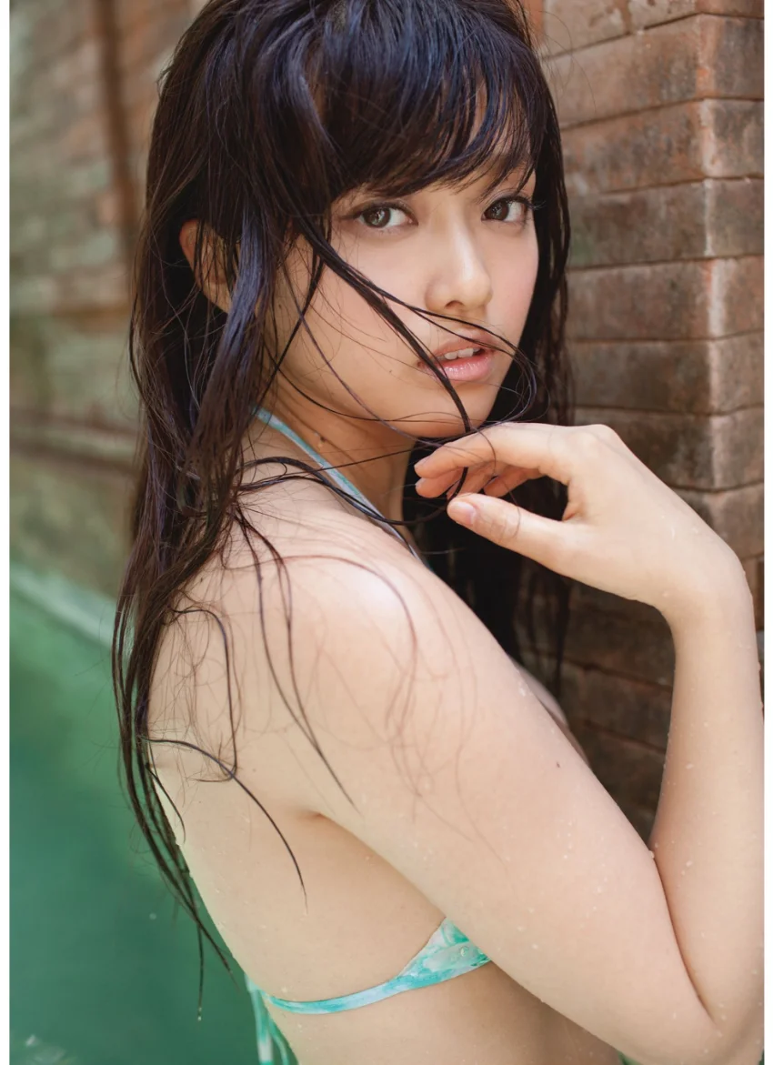 山地まりファースト写真集「処女」 試し読み 4