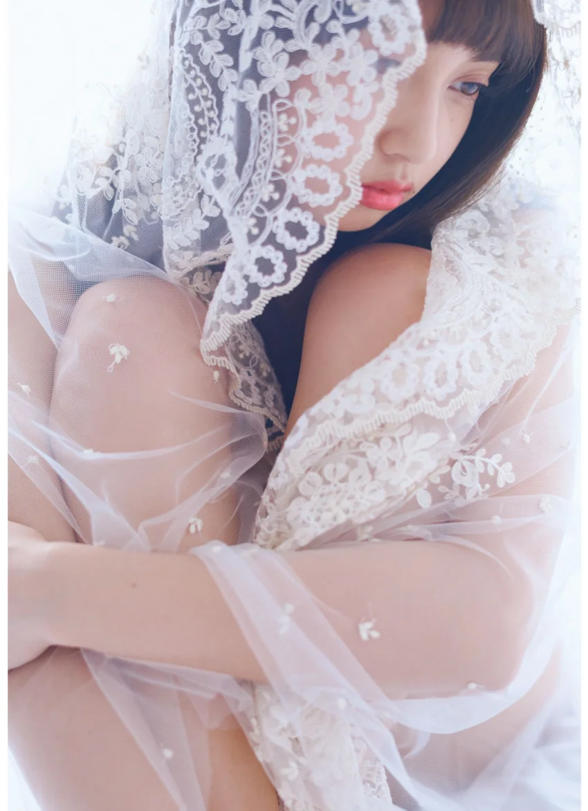 小宮有紗写真集「Majestic」 試し読み 6