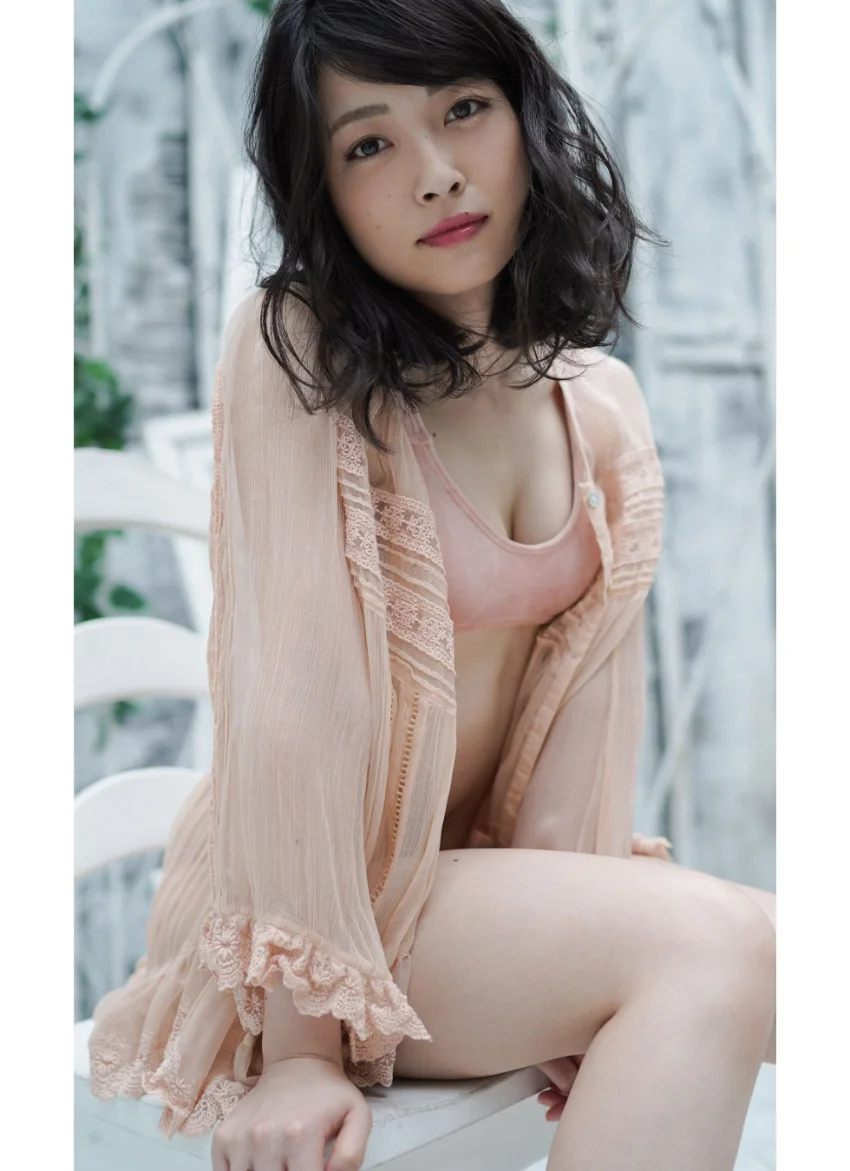 ＜週プレ PHOTO BOOK＞ 吉岡茉祐「First Gravure for a Voice Actress」 試し読み 2