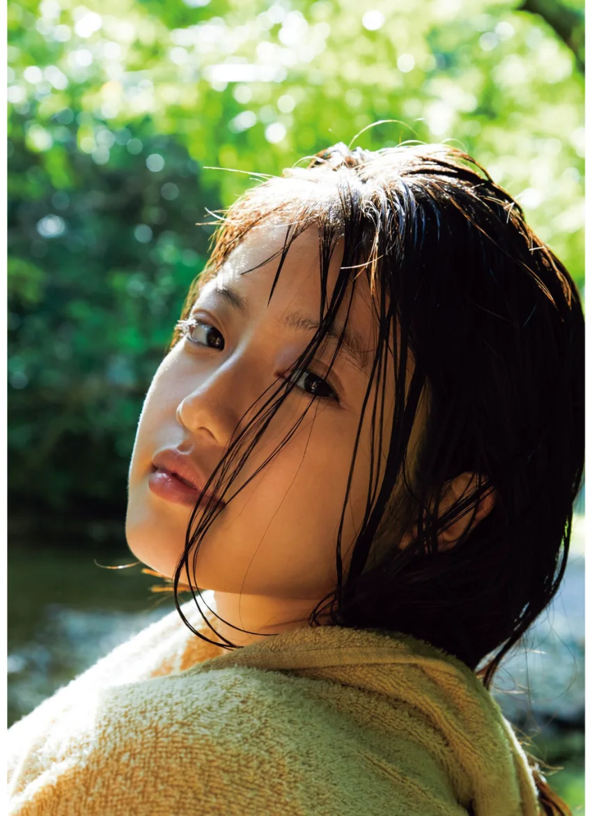 今田美桜ファースト写真集「生命力」 試し読み 3