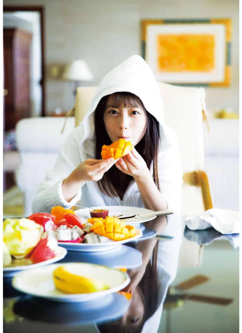 今田美桜ファースト写真集「生命力」 試し読み 4