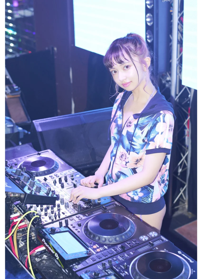 【デジタル限定】小宮有紗写真集「はじめましてDJ」 試し読み 4