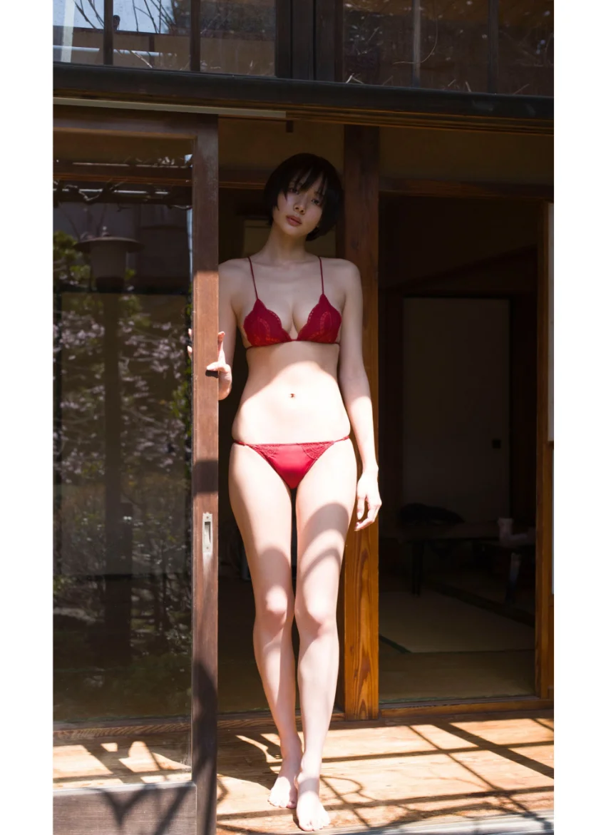 【デジタル限定】岡田紗佳写真集「桃一色」 試し読み 2