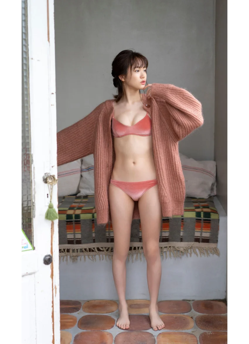 【デジタル限定】尾碕真花写真集「この足の長さ規格外、この笑顔天才的！」 試し読み 3