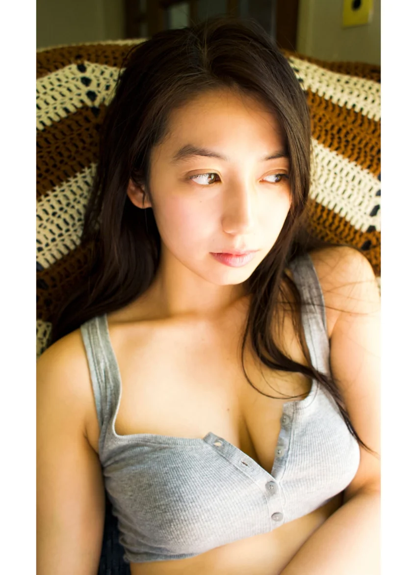 【デジタル限定】佐藤あいり写真集「クラつかせる、8頭身」 試し読み 2