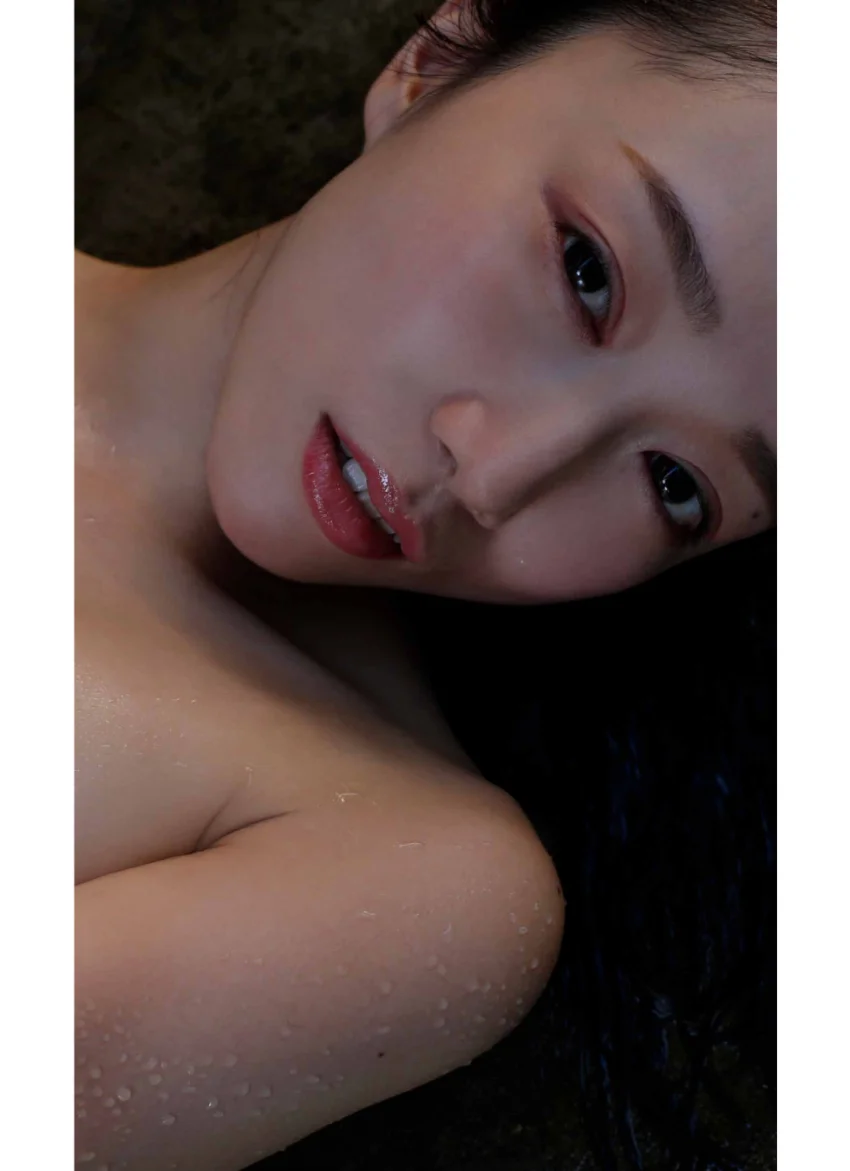 【デジタル限定】小湊優香写真集「何かありそうな夜。」 試し読み 4