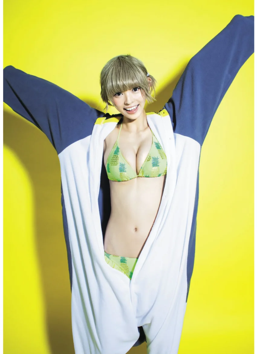 最上もが 1st写真集『MOGA』 試し読み 4
