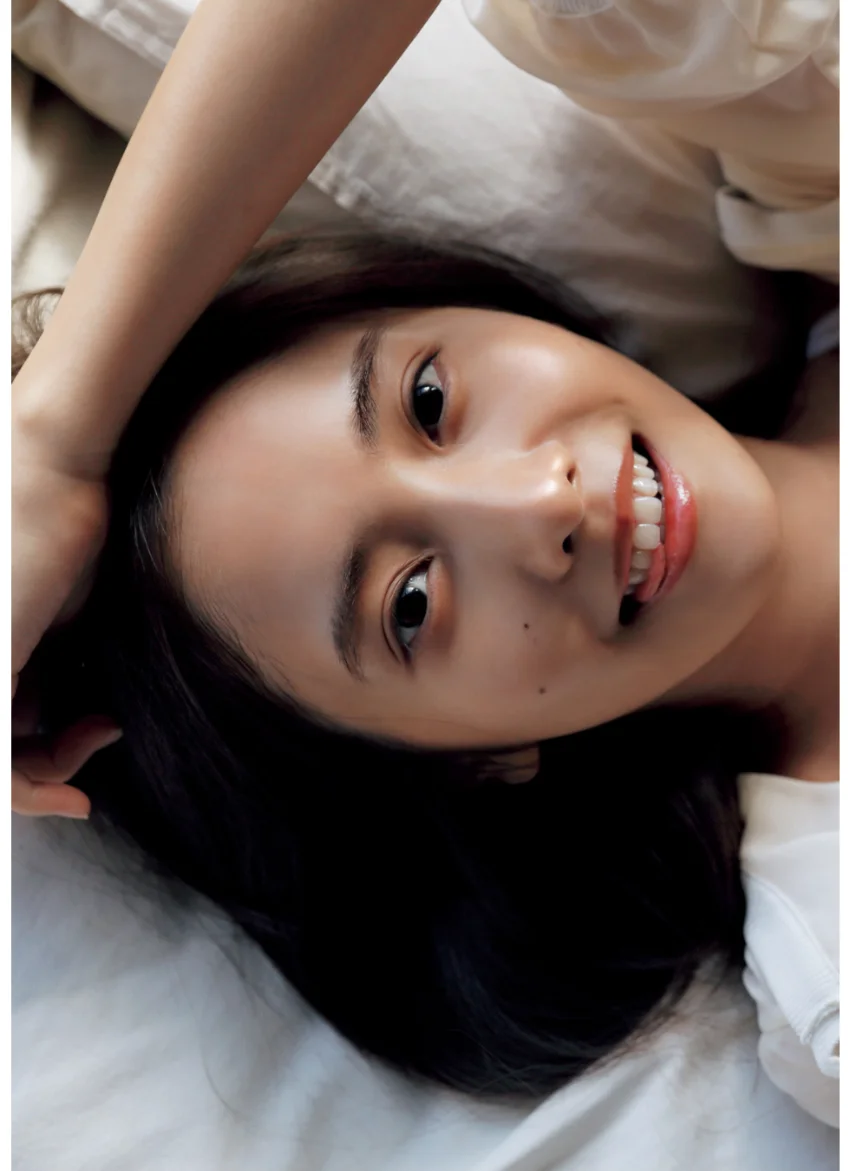 佐野ひなこ写真集「COLORS」 試し読み 6
