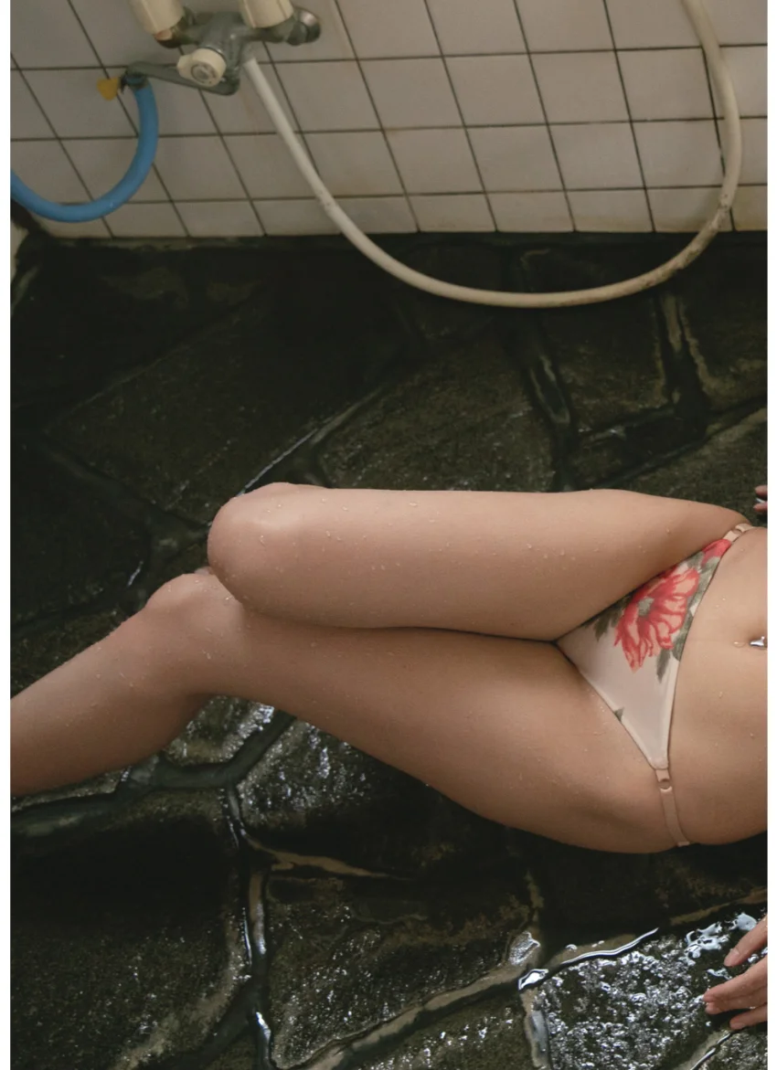 水湊みおファースト写真集「みなとみないと」 試し読み 9