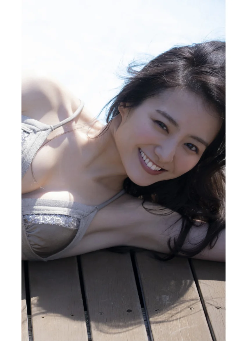【大増量】高田里穂写真集「New Season」 試し読み 2