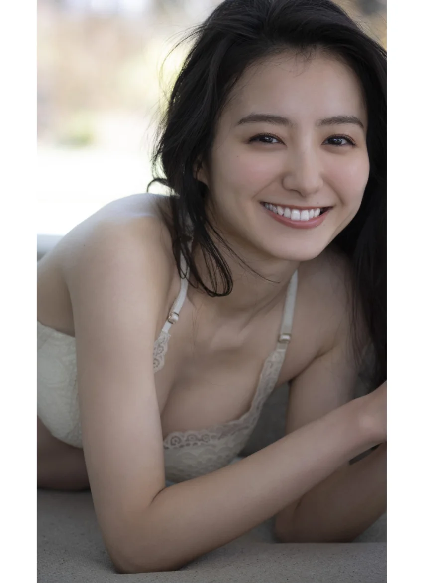 【大増量】高田里穂写真集「New Season」 試し読み 4
