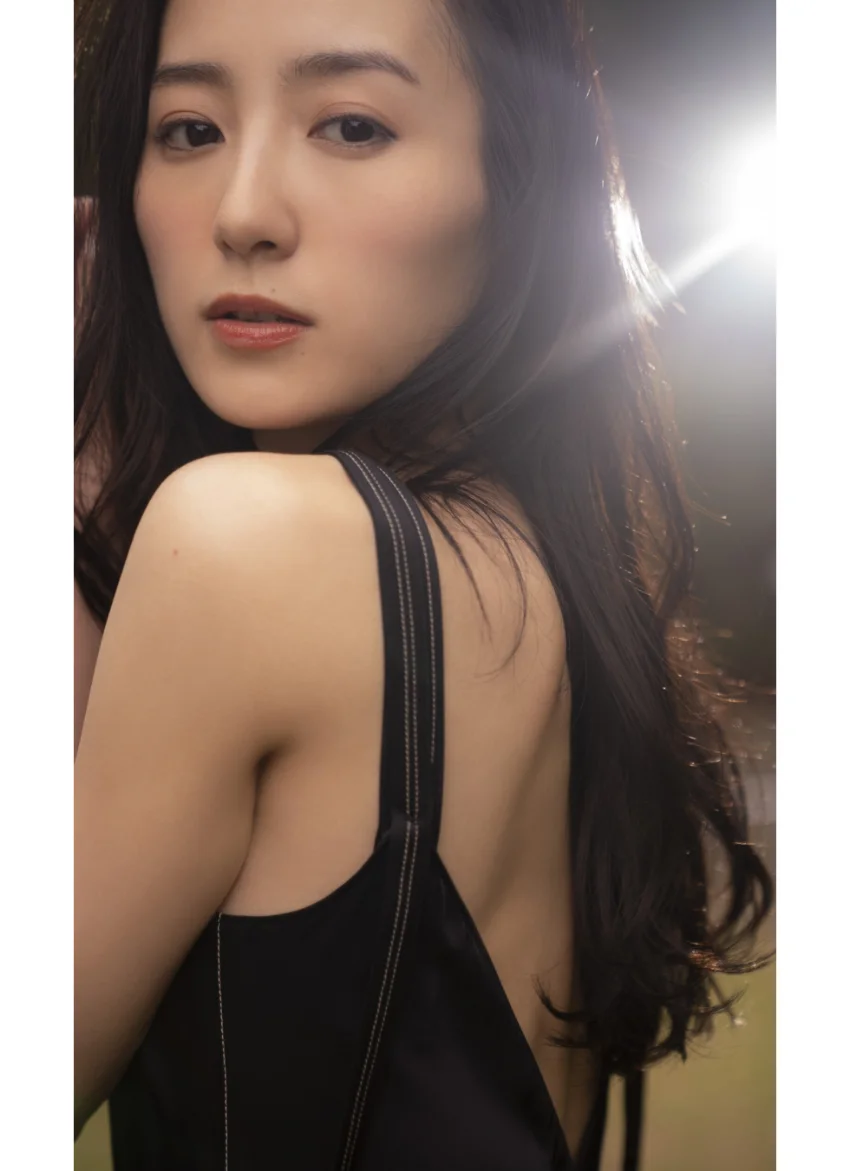 【大増量】高田里穂写真集「New Season」 試し読み 6