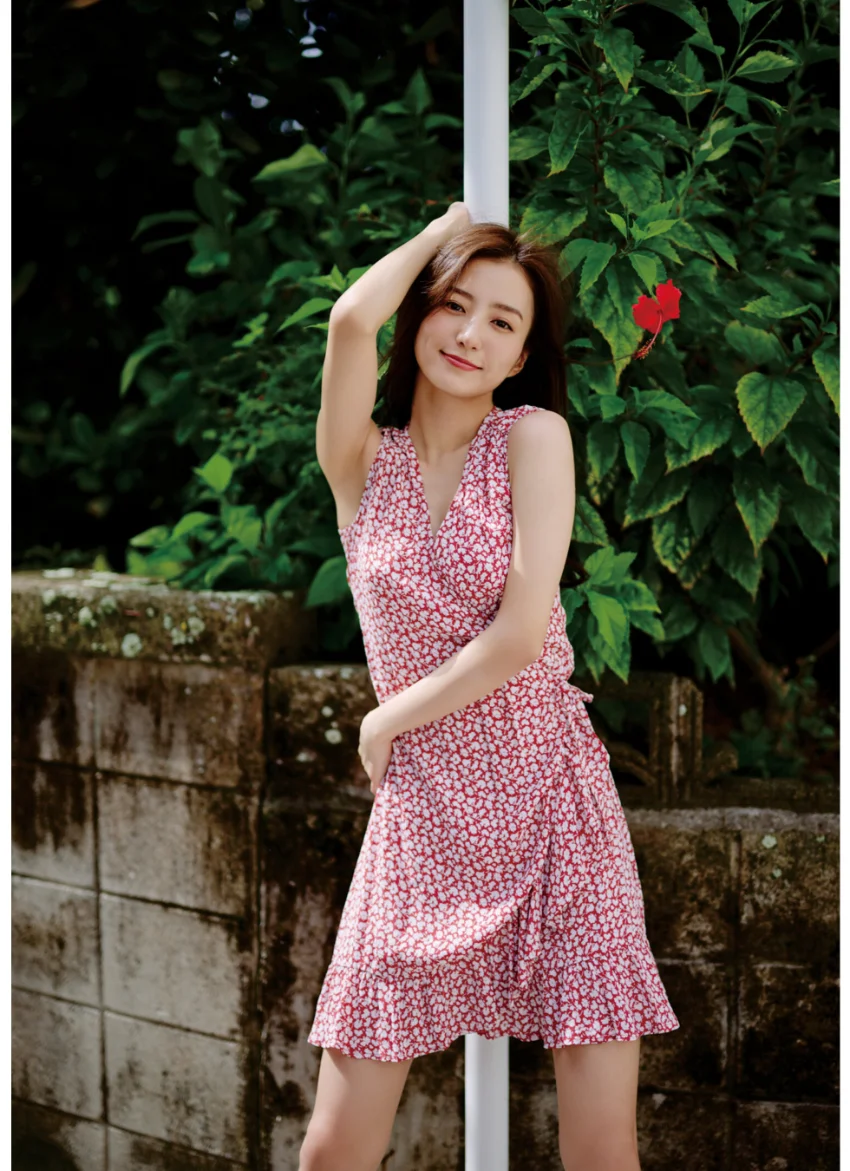 高田里穂写真集「完成された未完成 アナザーエディション」 試し読み 3