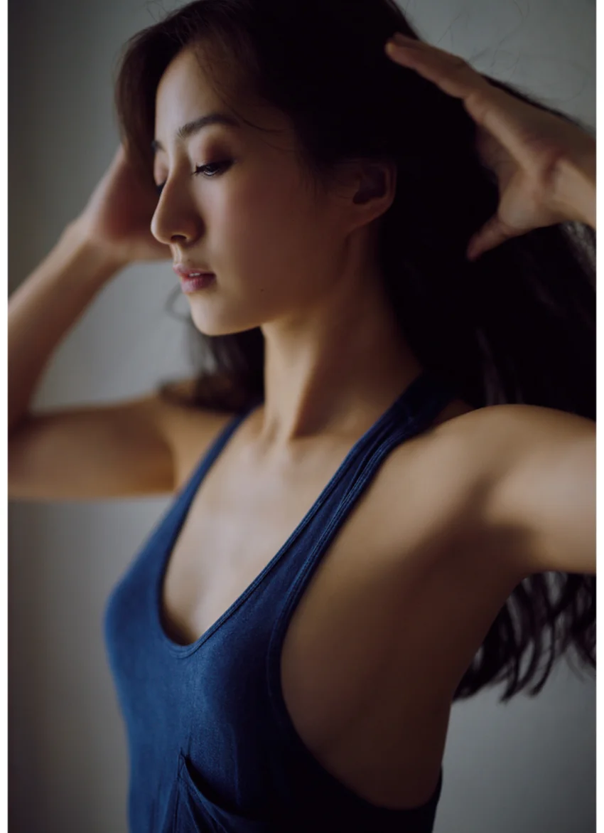 高田里穂写真集「完成された未完成 アナザーエディション」 試し読み 4