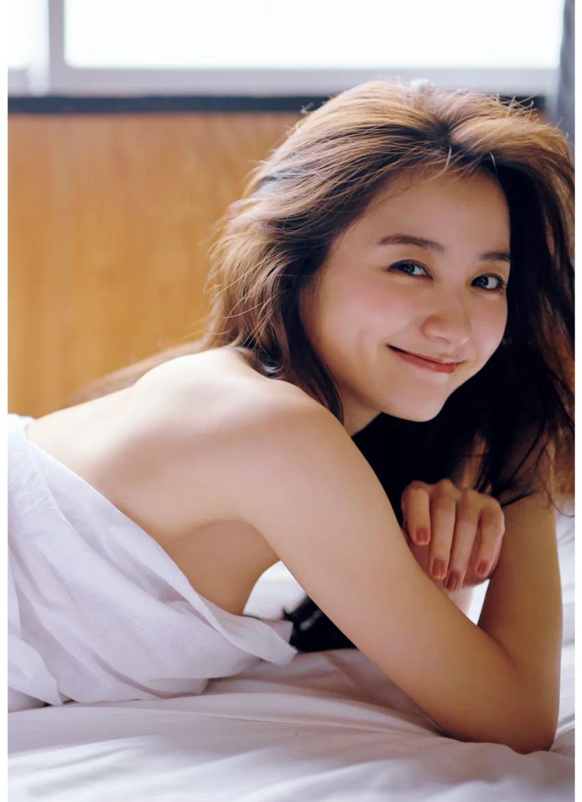 高田里穂写真集「完成された未完成」 試し読み 5