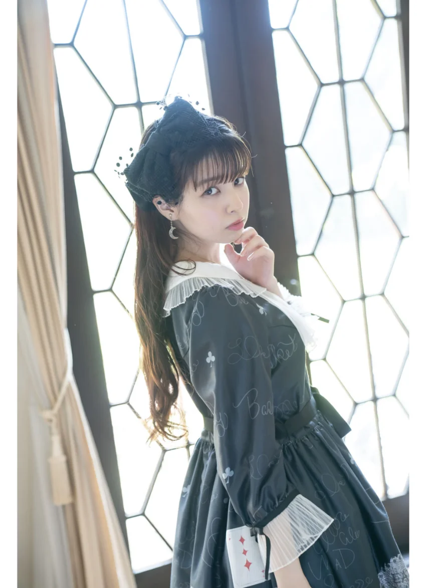 デジタル原色美女図鑑 春奈るな Luna in Wonderland 試し読み 7