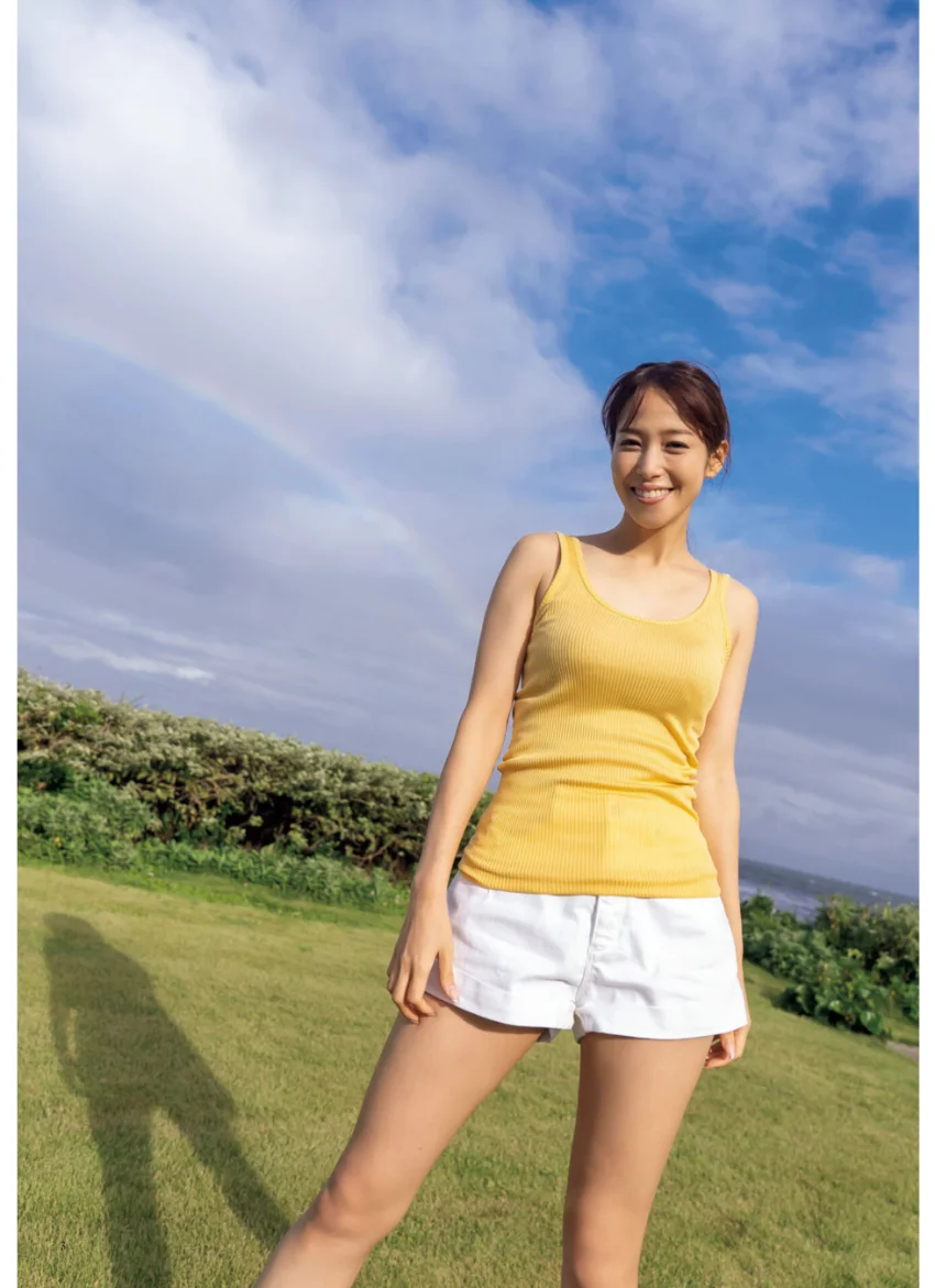 原色美人キャスター大図鑑 鷲見玲奈 2022 試し読み 3