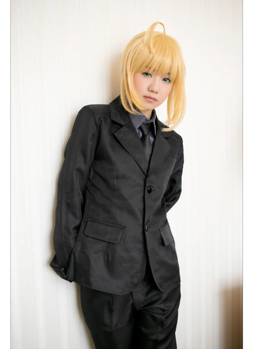 【コスプレ写真集】0:Saber【スコッチ】 「お嬢ちゃんいくつ？」レベル！極めてロリロリ美少女×スーツ姿な騎士王……なお鎧はない模様。。。 試し読み 4
