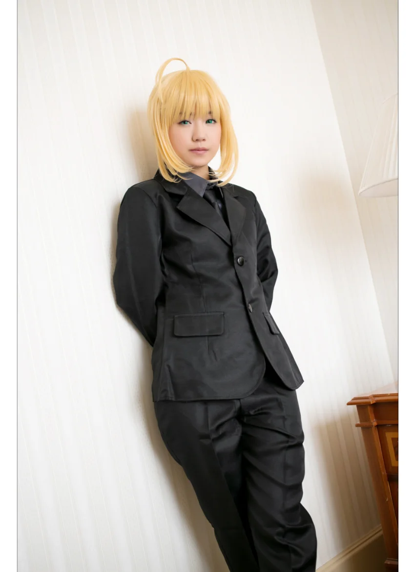 【コスプレ写真集】0:Saber【スコッチ】 「お嬢ちゃんいくつ？」レベル！極めてロリロリ美少女×スーツ姿な騎士王……なお鎧はない模様。。。 試し読み 5