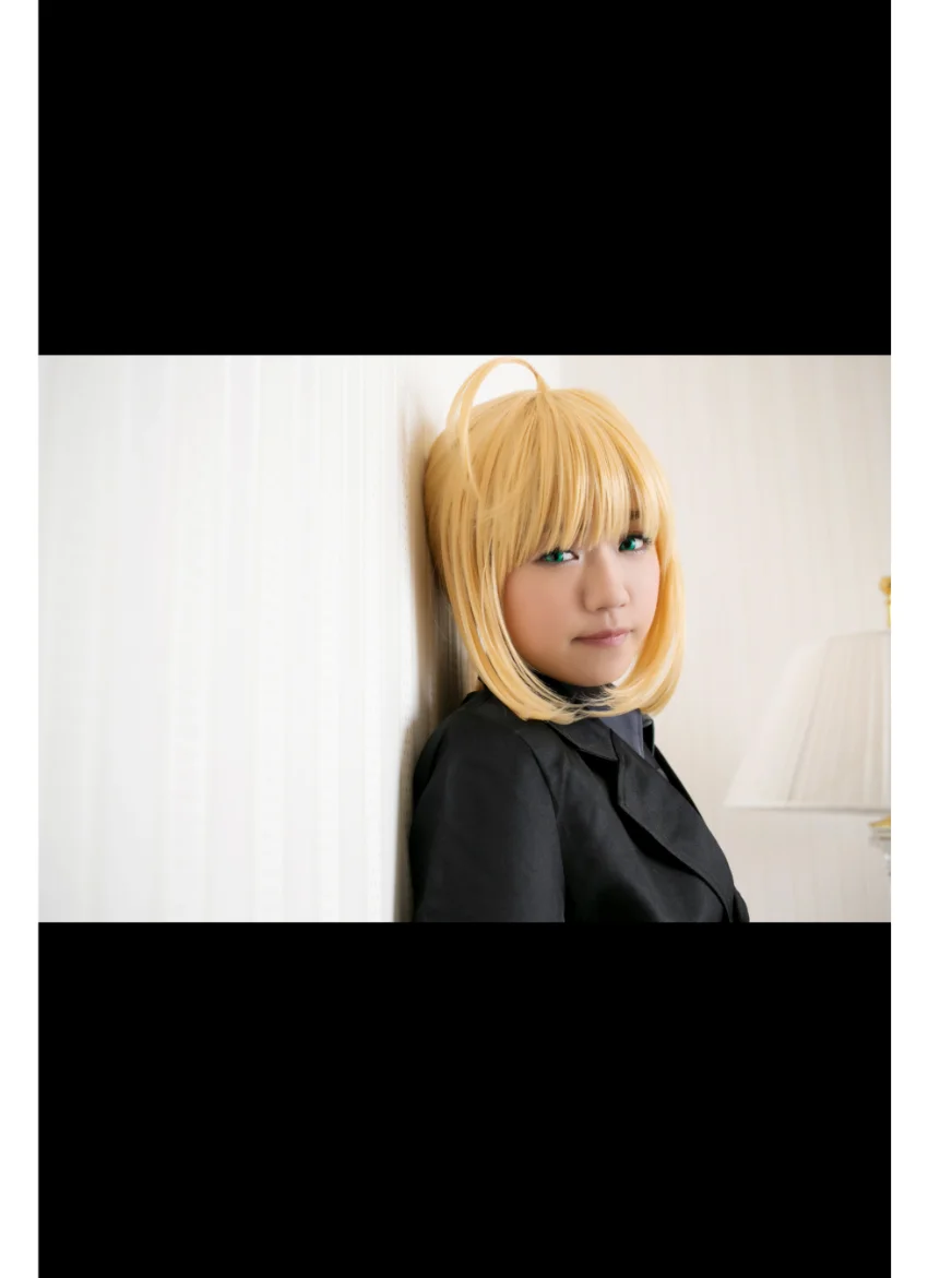 【コスプレ写真集】0:Saber【スコッチ】 「お嬢ちゃんいくつ？」レベル！極めてロリロリ美少女×スーツ姿な騎士王……なお鎧はない模様。。。 試し読み 7