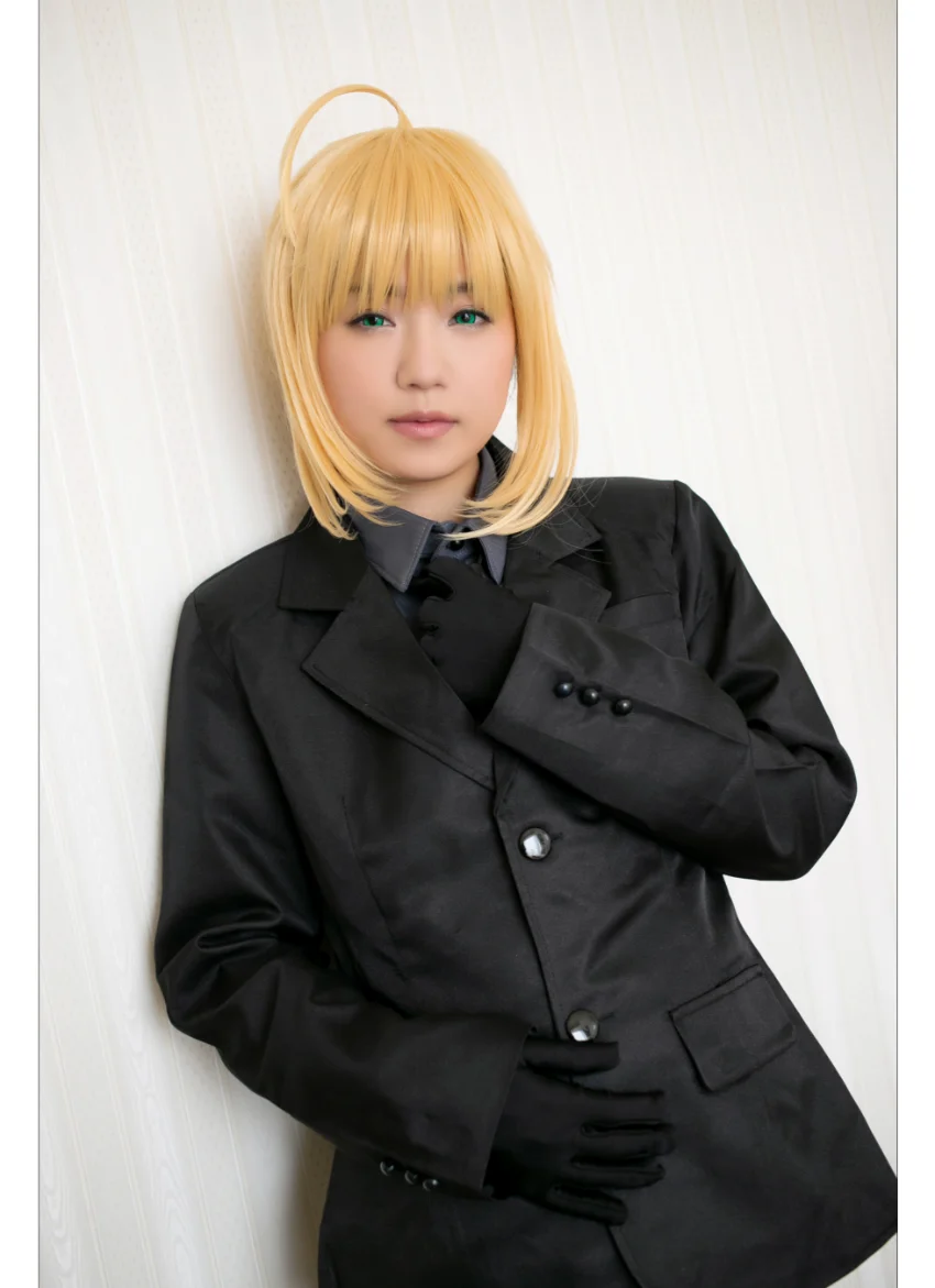 【コスプレ写真集】0:Saber【スコッチ】 「お嬢ちゃんいくつ？」レベル！極めてロリロリ美少女×スーツ姿な騎士王……なお鎧はない模様。。。 試し読み 8