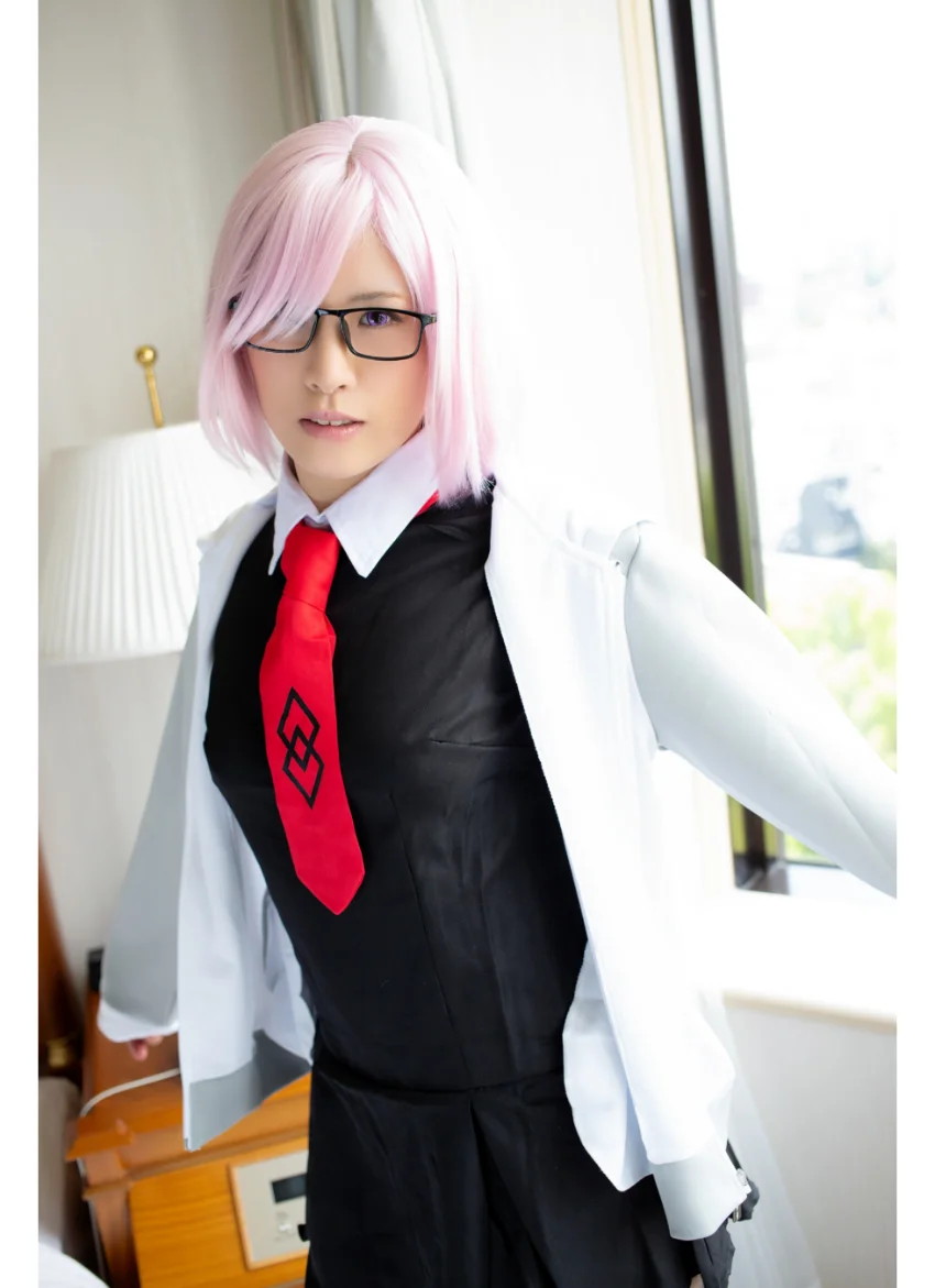 【コスプレ写真集】Shielder【スコッチ】 ムチムチエロカワ美少女×盾なメガネっ子=？？ 試し読み 2