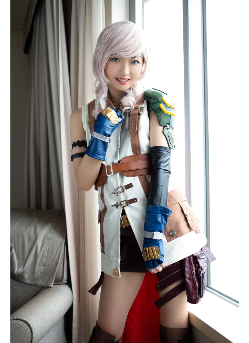【コスプレ写真集】LIGHTNING STRIKES【スコッチ】 超絶スレンダー美女×「光速」の異名を持ち重力を自在に操る高貴なる女性騎士=？？ 試し読み 4