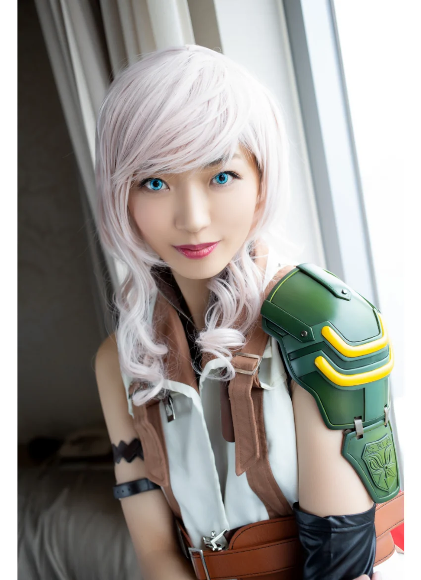 【コスプレ写真集】LIGHTNING STRIKES【スコッチ】 超絶スレンダー美女×「光速」の異名を持ち重力を自在に操る高貴なる女性騎士=？？ 試し読み 6