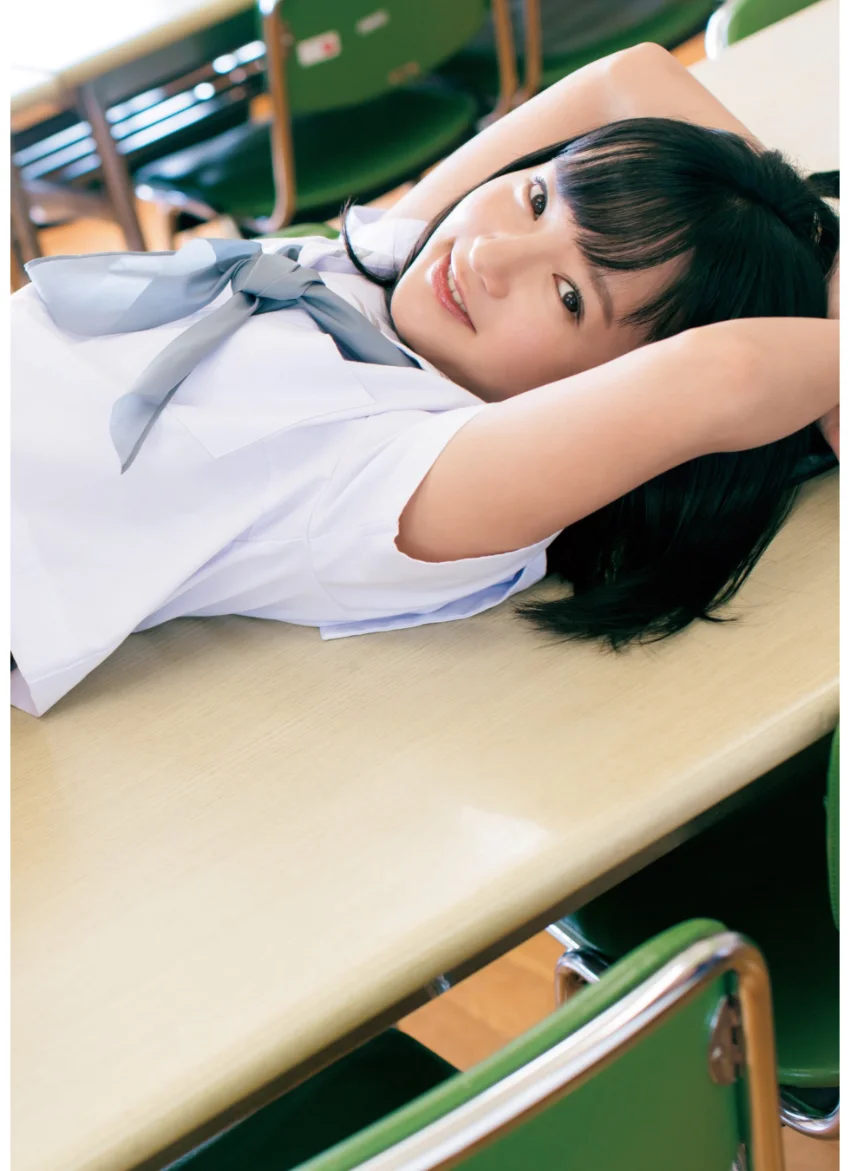 西永彩奈写真集『彩色ダイアリー』 試し読み 8