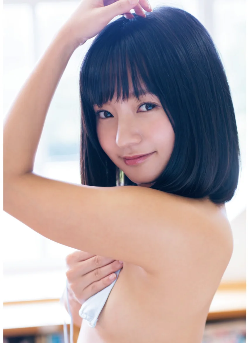 西永彩奈写真集『彩色ダイアリー』 試し読み 11