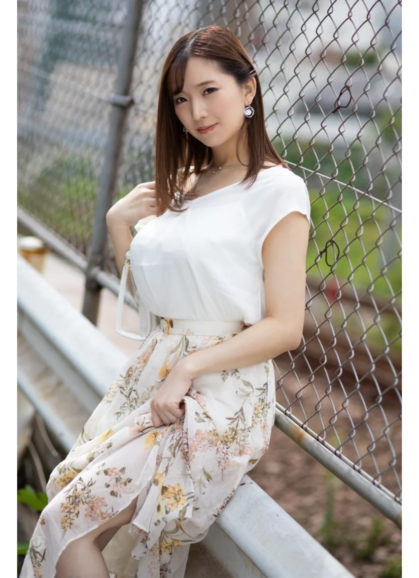 密旅 鈴木真夕【グラビア写真集】 試し読み 2