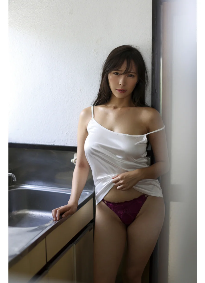 めぞん今ノ刻 〜艶やかな管理人〜 真木今日子【グラビア写真集】 試し読み 5
