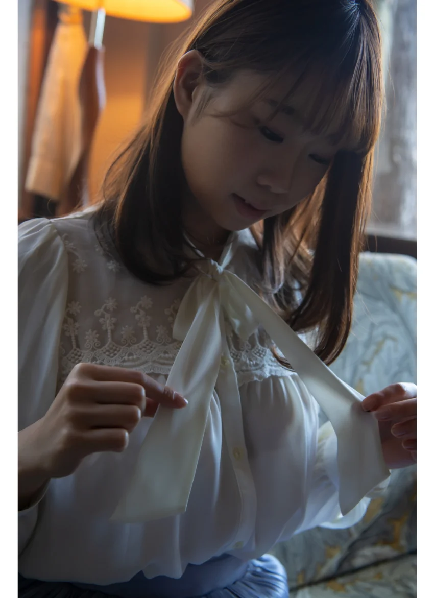 IO【いお】 早見依桜【グラビア写真集】 試し読み 2