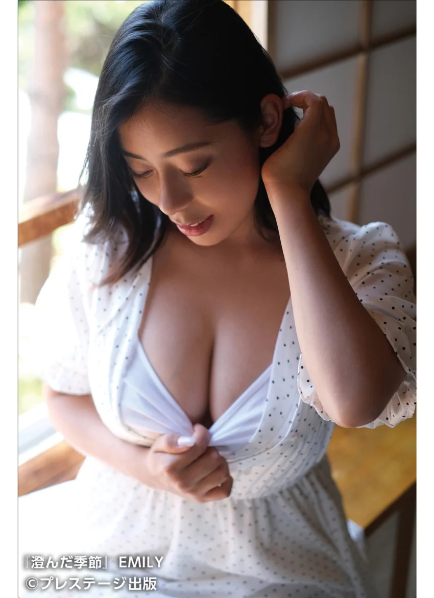 澄んだ季節 EMILY【グラビア写真集】 試し読み 4