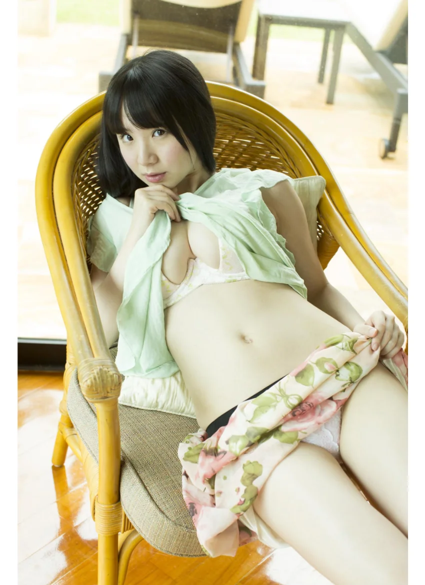 相良朱音写真集『ずっと・・好き！』コンプリート版 試し読み 11