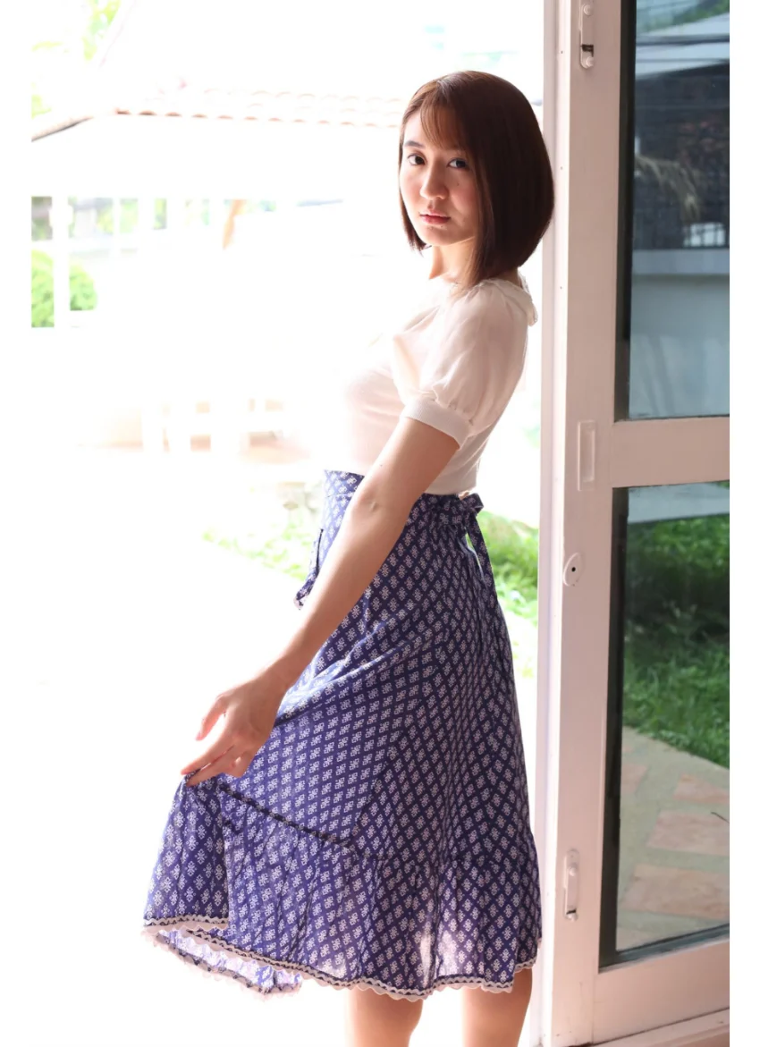 依東杏奈写真集『優しい誘惑』 1 試し読み 4