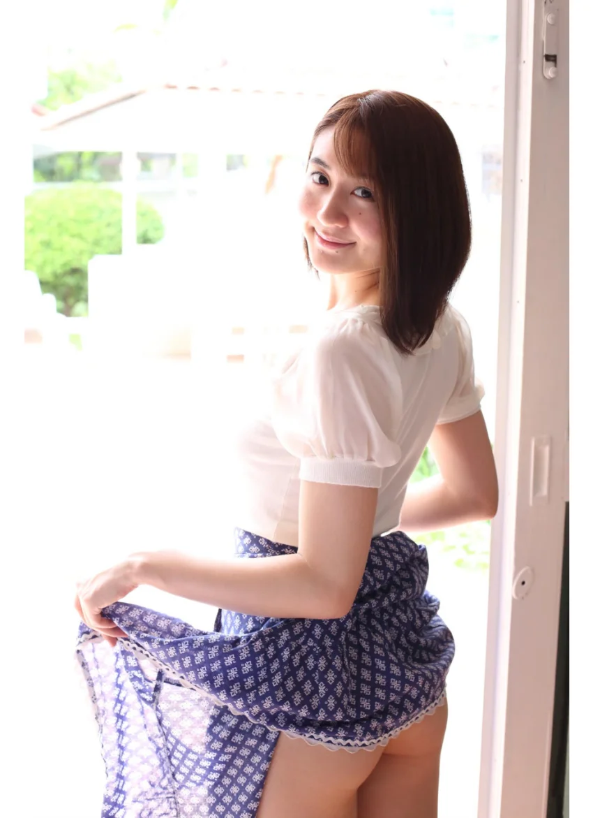 依東杏奈写真集『優しい誘惑』 1 試し読み 5
