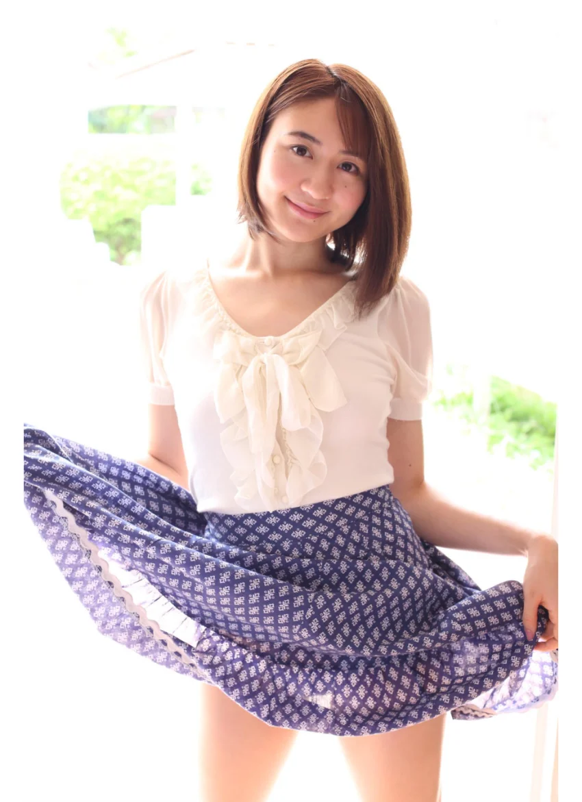 依東杏奈写真集『優しい誘惑』 1 試し読み 8