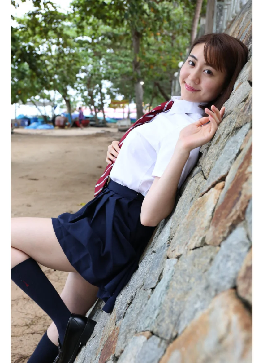 依東杏奈写真集『優しい誘惑』3 試し読み 3
