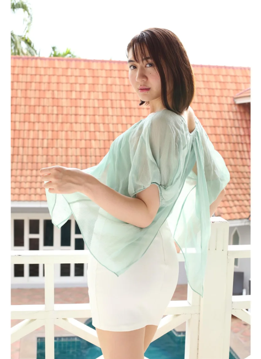 依東杏奈写真集『優しい誘惑』4 試し読み 4