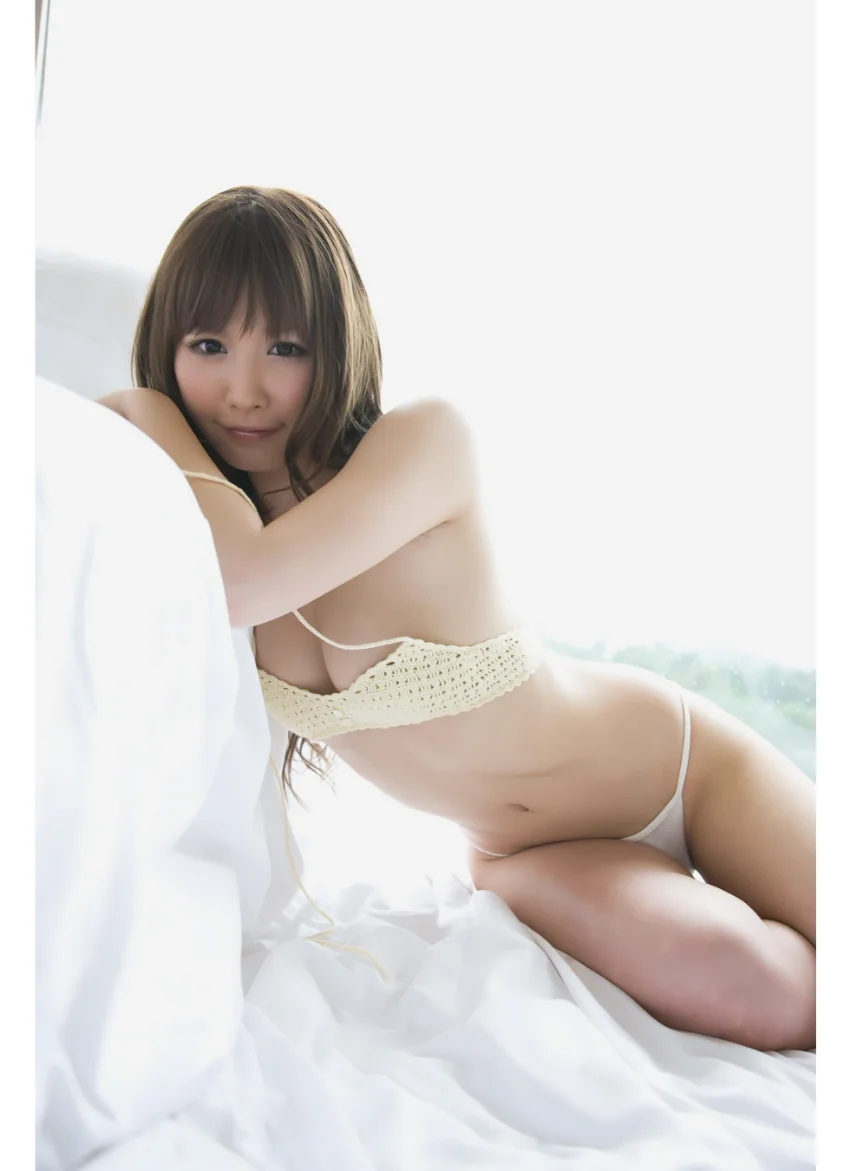花木衣世 IyoGOLD いよのぜんぶand松井ありさ 214Photos 試し読み 11
