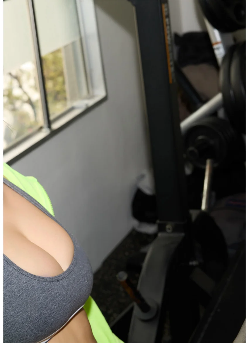 【オールアザー版】鈴木ふみ奈写真集 試し読み 2