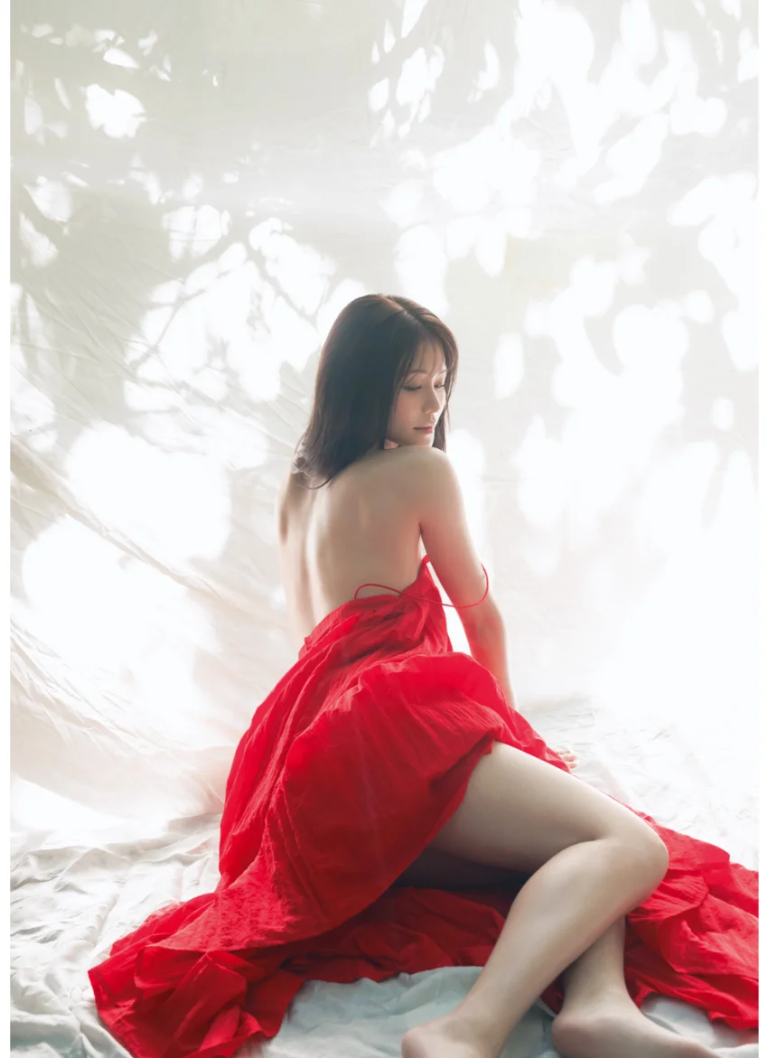 込山榛香1st写真集 アリスじゃないなら 試し読み 6